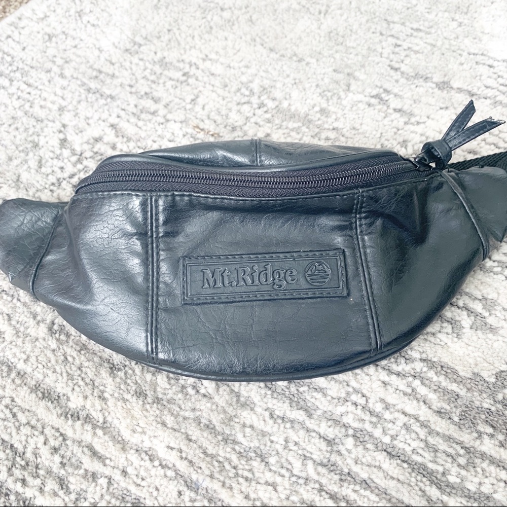Mt. Ridge Black Fanny Pack